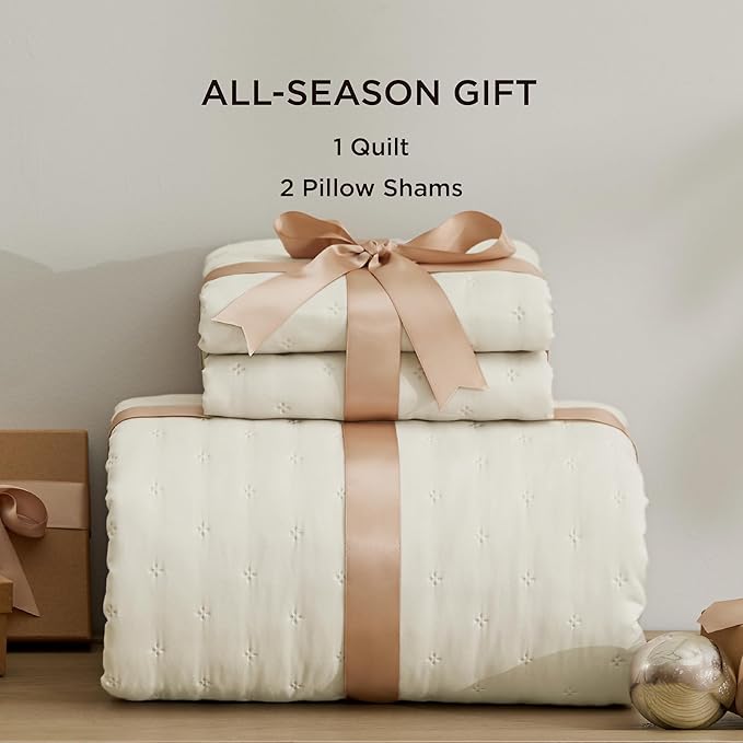 Bedsure King Quilt - Ivory Bedspread King Size & Lightweight Comforter, Modern Cottage Coverlet with Clover Pattern, Ultra Soft All-Season Bedding, 106 x 96 Inches