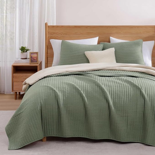 WRENSONGE Twin Size Quilt-3 Pieces Lightweight Bedspreads Sage Green Twin Quilt Bedding Set for All Seasons, Soft Summer Coverlet with 1 Pillow Shams Suitable for Bed, Couch, Quilt Blanket