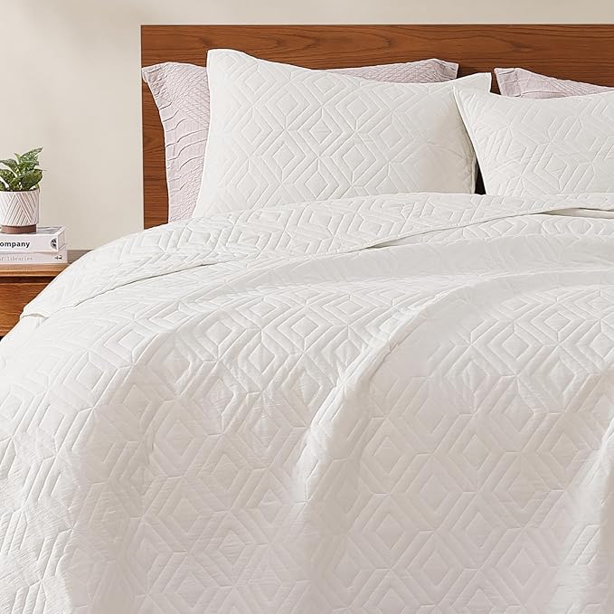 WRENSONGE Queen Quilt-3 Pieces Geometric White Bedspreads Queen Size Quilt Bedding Set for All Seasons,Soft Summer Coverlet with 2 Pillow Shams Suitable for Bed, Couch, Quilted Blanket