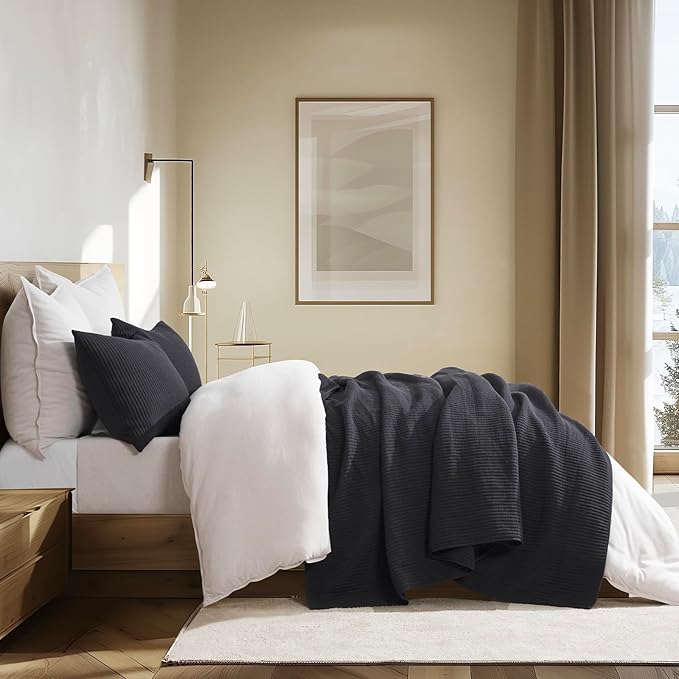 EVERGRACEHOME Cotton Coverlet Set King Size 3 Pieces, Lightweight Soft Ribbed Matelassé Bedspread Quilt Set, Cozy Oversized Quilted Bedding Set with 2 Pillow Shams for All Seasons, Washed Black