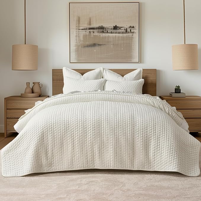 EVERGRACE Luxury Velvet Quilt Set Queen Size 3 Piece, Soft Cross-Stitch Velvet Comforter Set with Pillow Shams, Lightweight Coverlet Bedspread Bedding Set for All Seasons, Cream White