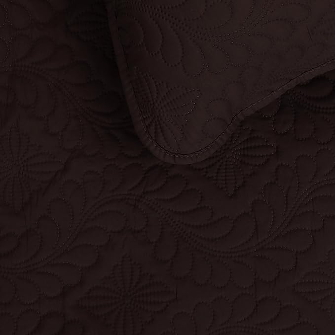 Easy-Going Twin Size Reversible Quilt Set with 1 Quilt and 1 Pillow Sham, Soft Bed Quilt Cover, Water Resistant Lightweight Microfiber Bedspread, Stain Resistant, Olive Leaf-Chocolate/Beige