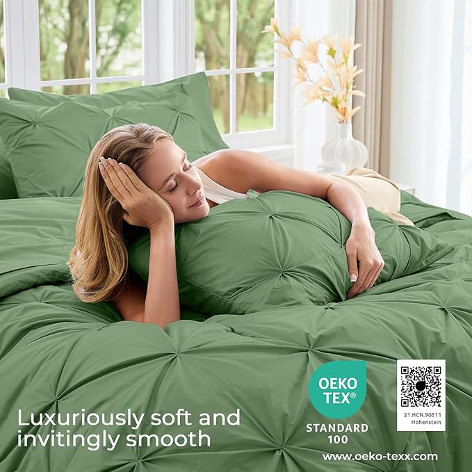 Sasttie Twin XL Comforter Set, 5-Piece Bed in a Bag, Pintuck Bedding Sets for All Season, Includes Comforter, Flat Sheet, Fitted Sheet, Pillowcase and Pillowsham, Green