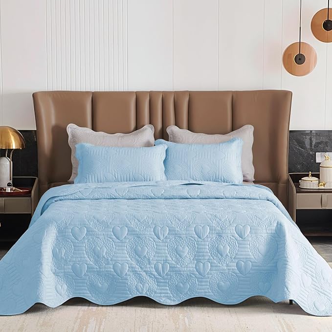 Auemtyn King Size Quilt Set, Soft Lightweight Summer Bedspread, Reversible Microfiber Bed Coverlet for All Seasons (Light Blue, Heart Pattern, 1 Quilt, 2 Pillow Shams)