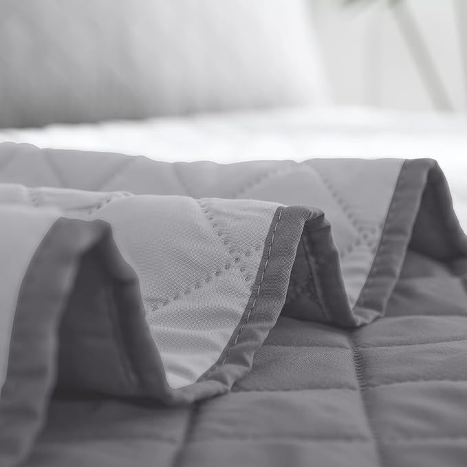 Easy-Going King Size Reversible Quilt Set with 1 Quilt and 2 Pillow Shams, Soft Bed Quilt Cover, Water Resistant Lightweight Microfiber Bedspread, Stain Resistant, Gray/Light Gray
