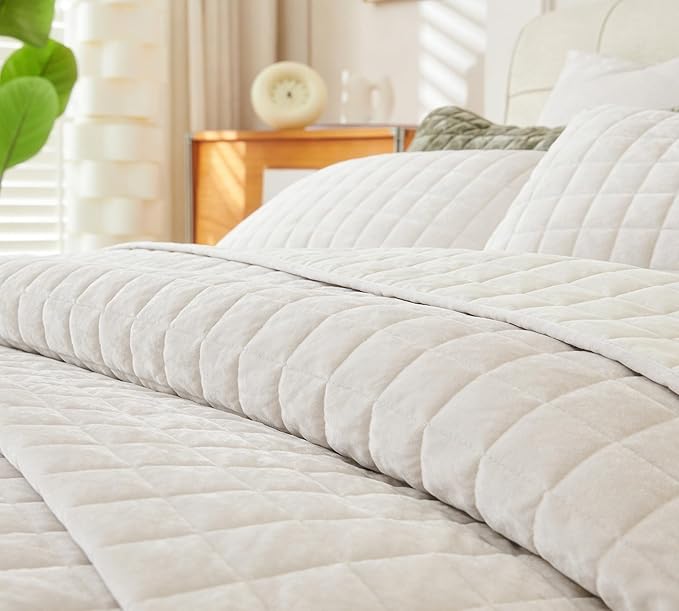 Luxurious Velvet Quilt California King Size Set 106" x118" Ultra Soft Bedding Set Quilted Bedspread Coverlet with 2 Matching Pillow Shams for All Seasons,Cream White