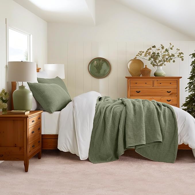 EVERGRACEHOME Cotton Coverlet Set Full Queen Size 3 Pieces, Lightweight Soft Ribbed Matelassé Bedspread Quilt Set, Cozy Oversized Quilted Bedding Set with 2 Pillow Shams for All Seasons, Olive Green