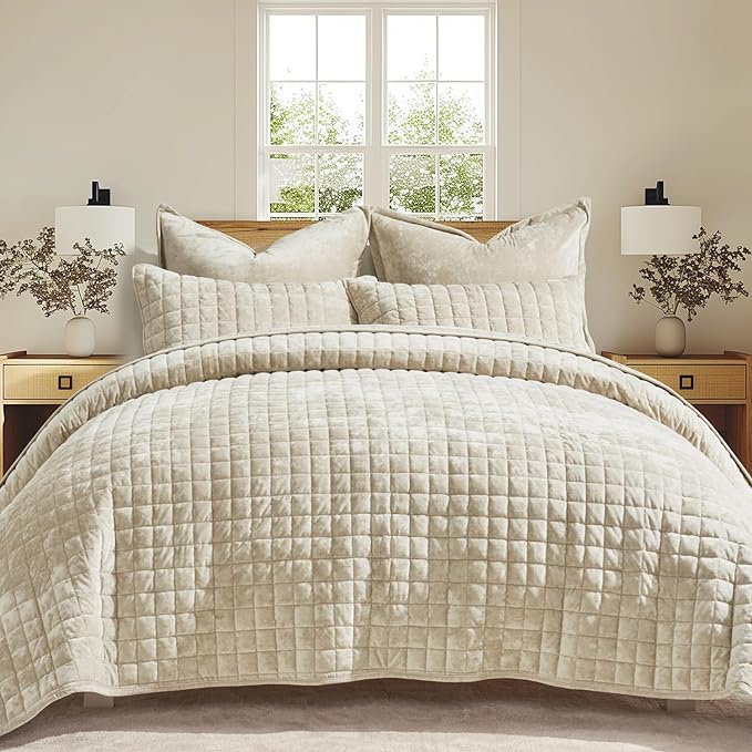RECYCO Luxury Velvet Quilt Set Full Queen Size Bedding Sets, Ultra Soft Velvet Comforter Set, Lightweight Channel Box Stitch Oversized Bedspread Coverlet for All Season, with 2 Shams, Beige