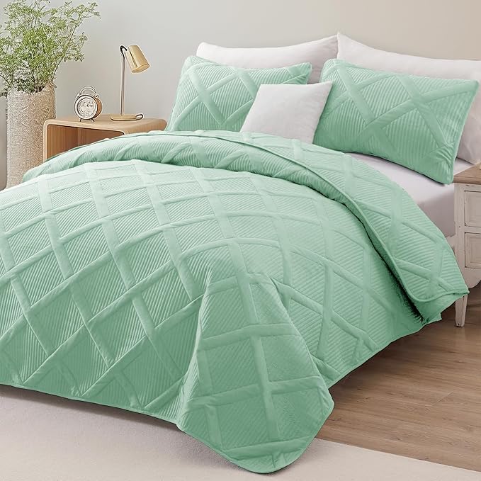 Exclusivo Mezcla Quilts Queen Size - Light Green Quilt Set Bedspread with 2 Pillow Shams, Modern Bedding Set with Striped Pattern, Soft Lightweight Bedspreads Queen Size for All Seasons