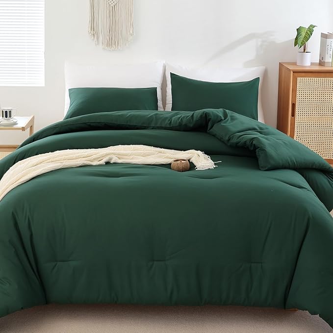 ROSGONIA Queen Comforter Set Emerald Green, 3pcs (1 Boho Dark Forest Green Comforter & 2 Pillowcases), All Season Blanket Lightweight Bedspreads Quilt