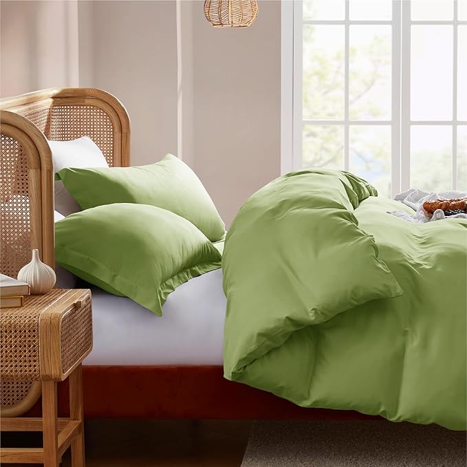 Nestl King Duvet Cover Set with Comforter Insert - Calla Green 4 Piece 104x90 Duvet Cover & 2 Pillow Shams with White Quilted Down Alternative Comforter, Ultra Soft, All Season