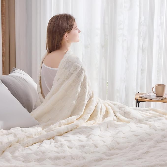 NEWCOSPLAY Super Soft Queen Blanket Ivory Premium Silky Flannel Fleece 3D Checkered Lightweight Bed Blanket All Season Use (Ivory Checkered, Queen(90"x90"))