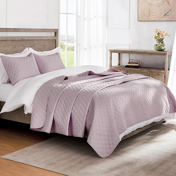Exclusivo Mezcla Reversible King Size Quilt Bedding Set with Pillow Shams, Lightweight Quilts King Size, Soft Bedspreads Bed Coverlets for All Seasons - (Lilac Ash, 104"x96")