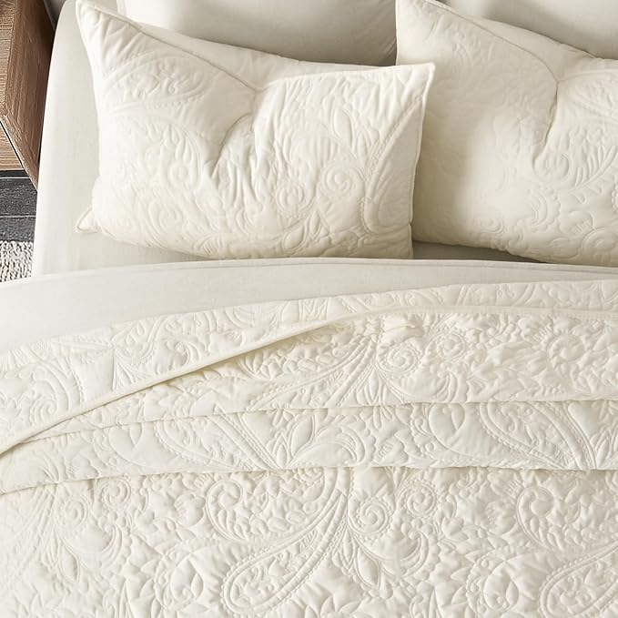 EVERGRACE Luxury Pearl Velvet Quilt Set Queen Size 3 Pieces, Soft Paisley-Stitch Velvet Comforter Set with Pillow Shams, Lightweight Bedspread Coverlet Bedding Set, Cream (Subtle Yellow Hues)