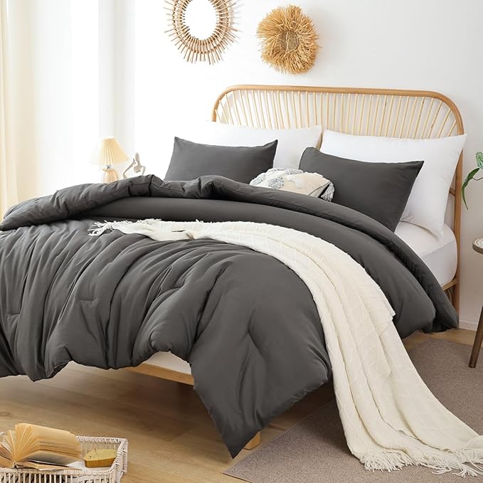 ROSGONIA King Size Comforter Set Charcoal Grey, 3pcs (1 Dark Gray Comforter & 2 Pillowcases), All Season Bedding Lightweight Bedspread Blanket Quilt