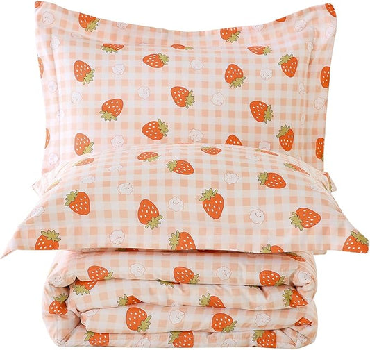 Yibeizi Strawberry Comforter Set for Girls Full Size, Kids Pink Checkered Patterned Bedding Set with Pillow Sham, Cute Lightweight Soft Breathable Machine Washable Quilt Bed Comforter Set 3 Piece