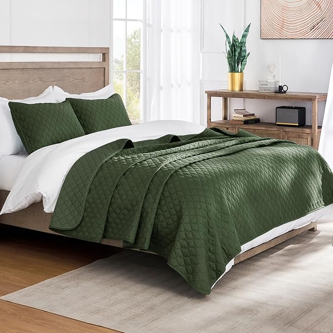 Exclusivo Mezcla Reversible King Size Quilt Bedding Set with Pillow Shams, Lightweight Quilts King Size, Soft Bedspreads Bed Coverlets for All Seasons - (Olive Green, 104"x96")