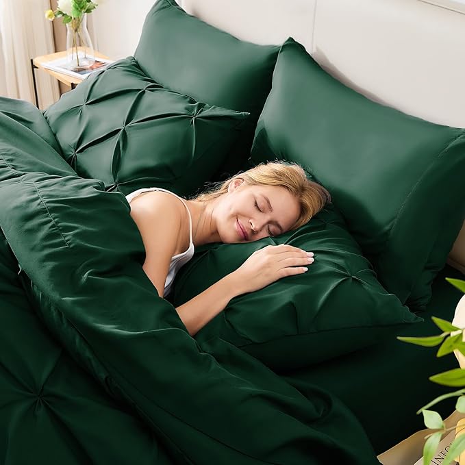 Queen Comforter Set Emerald Green, 7 Pieces Pintuck Bed in A Bag Queen Size Bedding, Soft Bed Set All Season Pinch Pleat Comforter Set with Sheets, Pillowcases & Shams