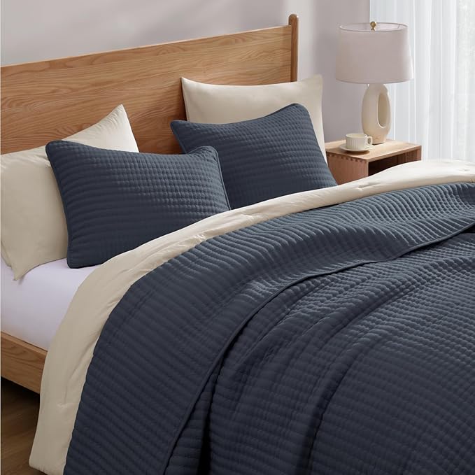 WRENSONGE King Size Quilt-3 Pieces Lightweight Blue Grey Bedspreads King Quilt Bedding Set for All Seasons, Soft Summer Coverlet with 2 Pillow Shams Suitable for Bed, Couch, Quilt Blanket