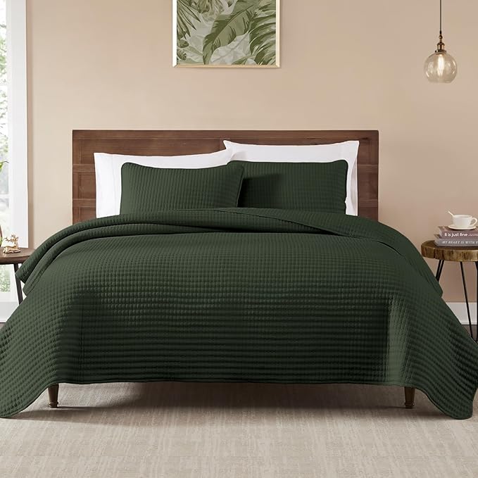 WRENSONGE King Size Quilt-3 Pieces Lightweight Bedspreads Dark Green King Quilt Bedding Set for All Seasons, Soft Summer Coverlet with 2 Pillow Shams Suitable for Bed, Couch, Quilt Blanket