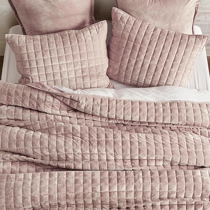 RECYCO Luxury Velvet Quilt Twin/Twin XL Size Bedding Set, Ultra Soft Velvet Comforter Set, Lightweight Quilted Channel Box Stitch Oversized Bedspread Coverlet for All Season, with 1 Sham, Rose Pink
