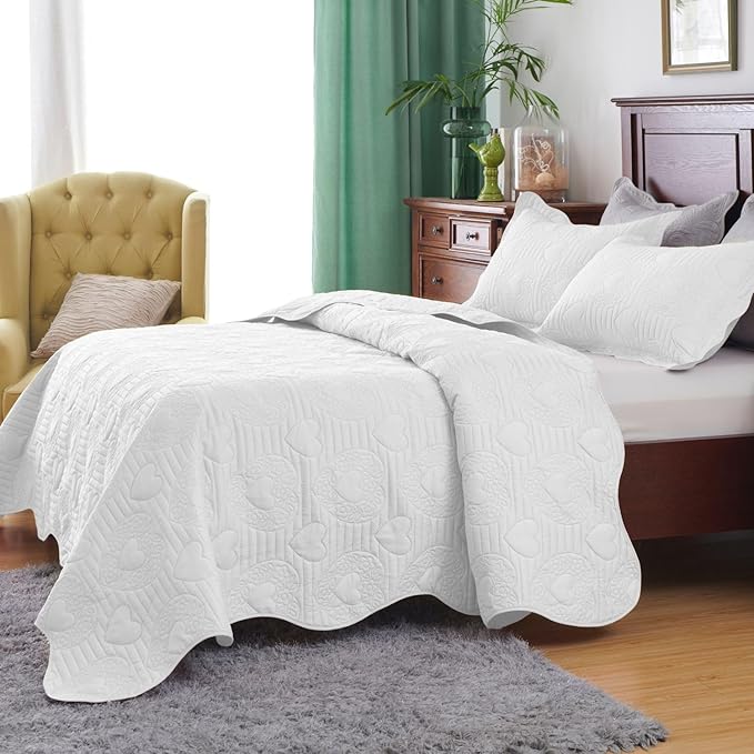 Auemtyn Twin/Twin XL Size Quilt Set 2 Pieces, Soft Lightweight Summer Bedspread, Reversible Microfiber Bed Coverlet for All Seasons, White, Heart Pattern (1 Quilt, 1 Pillow Sham)