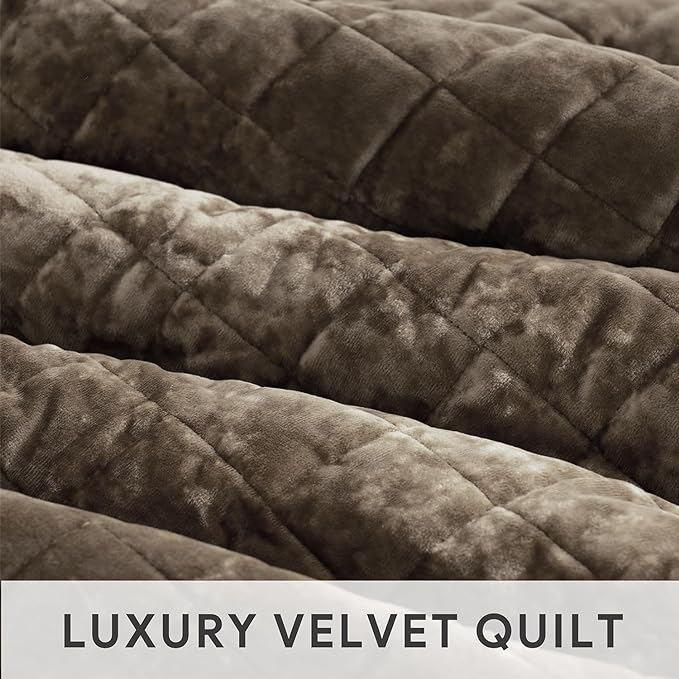 RECYCO Luxury Velvet Quilt Set, California King 118'' x 106'' Oversized Bedspread, Ultra Soft Velvet Comforter, Lightweight Box Stitch Bedding Sets for All Season, with 2 Shams, Mocha Brown