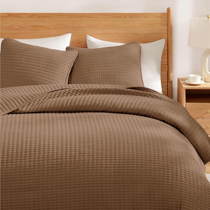WRENSONGE King Size Quilt-3 Pieces Lightweight Bedspreads Brown King Quilt Bedding Set for All Seasons, Soft Summer Coverlet with 2 Pillow Shams Suitable for Bed, Couch, Quilt Blanket