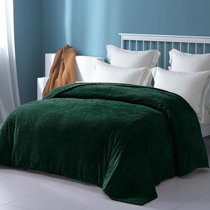Exclusivo Mezcla Fleece King Size Blanket for Bed, 90x104 Inches Soft Cozy Jacquard Flannel Blankets, Lightweight Fuzzy Plush Warm for Women, Forest Green