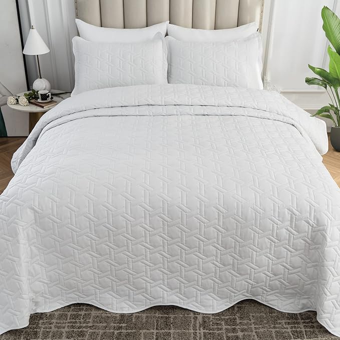 Auemtyn King Size Quilt Set 3 Pieces, Soft Lightweight Summer Bedspread, Reversible Microfiber Bed Coverlet for All Seasons, White, Geometric Pattern (1 Quilt, 2 Pillow Shams)