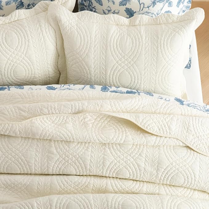 EVERGRACE 100% Cotton Scallop Quilt Set, King Size 3 Piece Set – Lightweight Bedspread with 2 Shams, Soft Prewashed Matelasse Coverlet for Cozy and Elegant Bedding, Ivory Cream