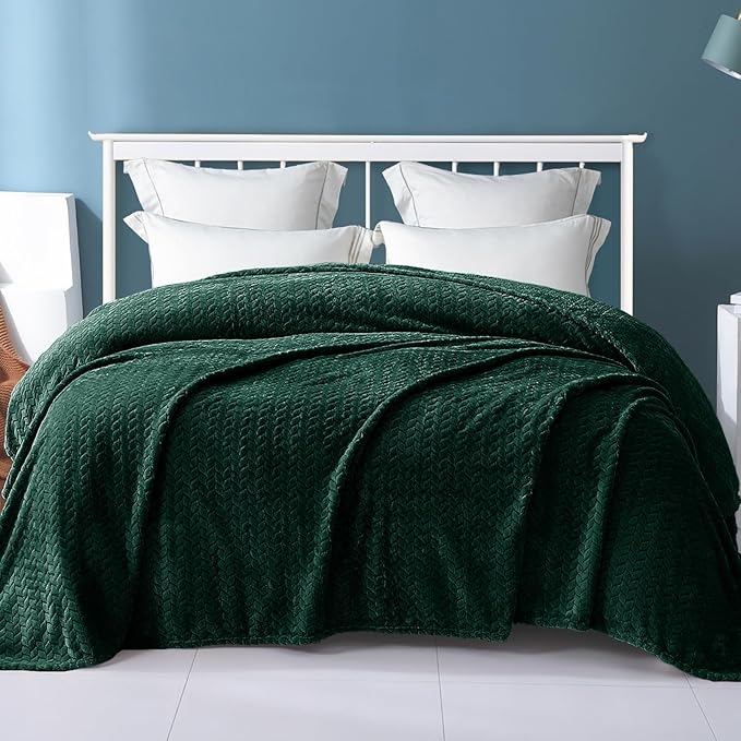 Exclusivo Mezcla Fleece King Size Blanket for Bed, 90x104 Inches Soft Cozy Jacquard Flannel Blankets, Lightweight Fuzzy Plush Warm for Women, Forest Green