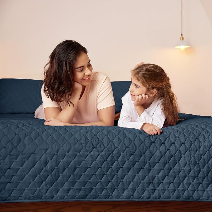 Exclusivo Mezcla Reversible California King Size Quilt Bedding Set with Pillow Shams, Lightweight Quilts Cal King Size, Soft Bedspreads Bed Coverlets for All Seasons - (Navy Blue, 112"x104")