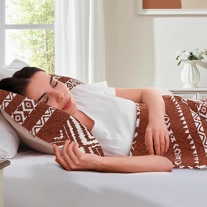 LEAONME 3-Piece Full Queen Size Burnt Orange Rust Quilt Set with Checkered Pattern Lightweight Oversized Bedspread 90''x98'' Soft Coverlet Warm Bed Cover for All Seasons (1 Quilt, 2 Pillow Shams)