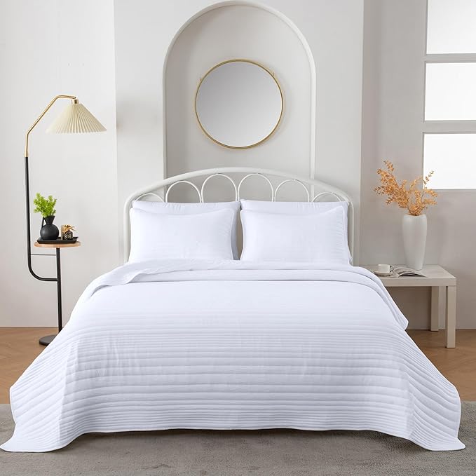Market & Place Quilt Set Full Queen Size White | Lightweight Ultra Soft Microfiber Bedspread | 3 Piece Queen Coverlet for All Season | Parker Collection (F/Q, White)