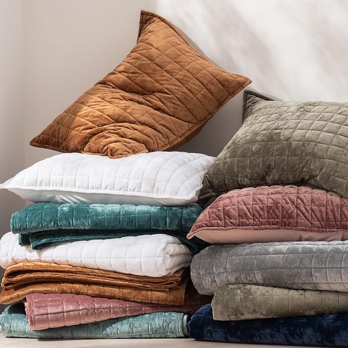 RECYCO Luxury Velvet Quilt Set, California King 118'' x 106'' Oversized Bedspread, Ultra Soft Velvet Comforter, Lightweight Box Stitch Bedding Sets for All Season, with 2 Shams, Bright White