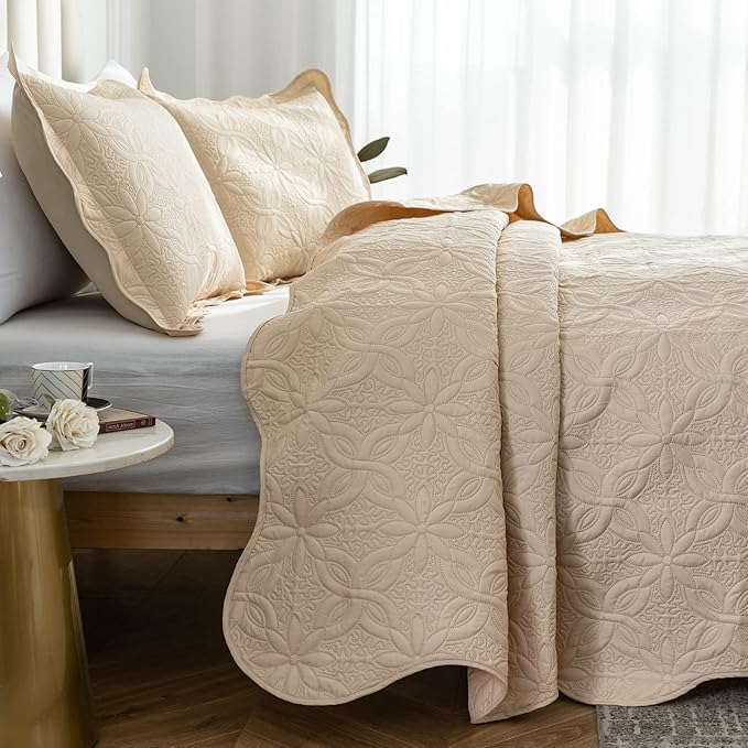Auemtyn Twin/Twin XL Size Quilt Set 2 Pieces, Soft Lightweight Summer Bedspread, Reversible Microfiber Bed Coverlet for All Seasons, Beige, Floral Pattern (1 Quilt, 1 Pillow Sham)