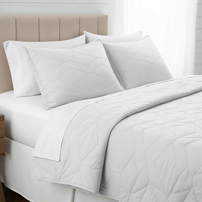 Hearth & Harbor Twin Quilt Set – All-Season Lightweight Bedspread & Coverlet with Pinsonic Weave - 5 Piece King Quilt Set with Pillow Shams, White - Twin Ellipse