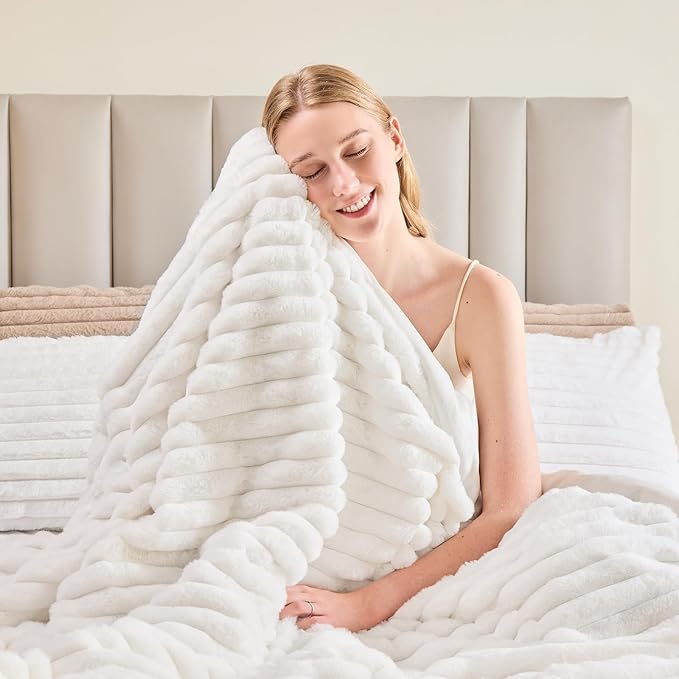 EMME Faux Fur Duvet Cover Twin Size, 2 Pieces Ultra Soft Fluffy Comforter Cover, Cozy Warm for Winter, Luxury Elegant Shaggy Striped Design Bedding, 1 Duvet Cover & 1 Pillow Shams (Twin, White)