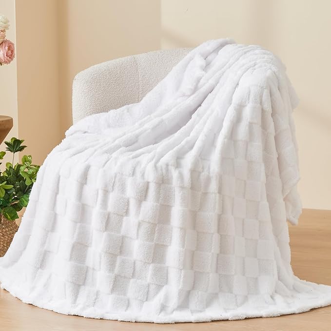 NEWCOSPLAY Super Soft Twin Blanket White Premium Silky Flannel Fleece 3D Checkered Lightweight Bed Blanket All Season Use (White Checkered, Twin(60"x80"))