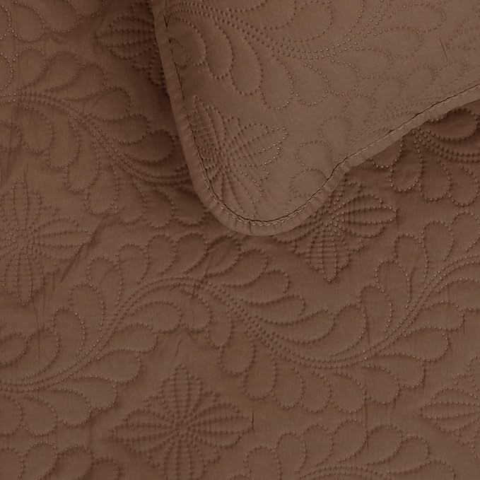 Easy-Going Twin Size Reversible Quilt Set with 1 Quilt and 1 Pillow Sham, Soft Bed Quilt Cover, Water Resistant Lightweight Microfiber Bedspread, Stain Resistant, Olive Leaf-Brown/Beige