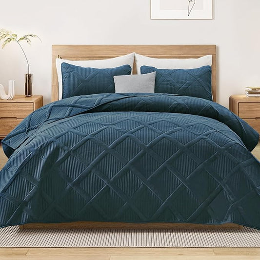 Exclusivo Mezcla Quilts Queen Size - Navy Blue Quilt Set Bedspread with 2 Pillow Shams, Modern Bedding Set with Striped Pattern, Soft Lightweight Bedspreads Queen Size for All Seasons