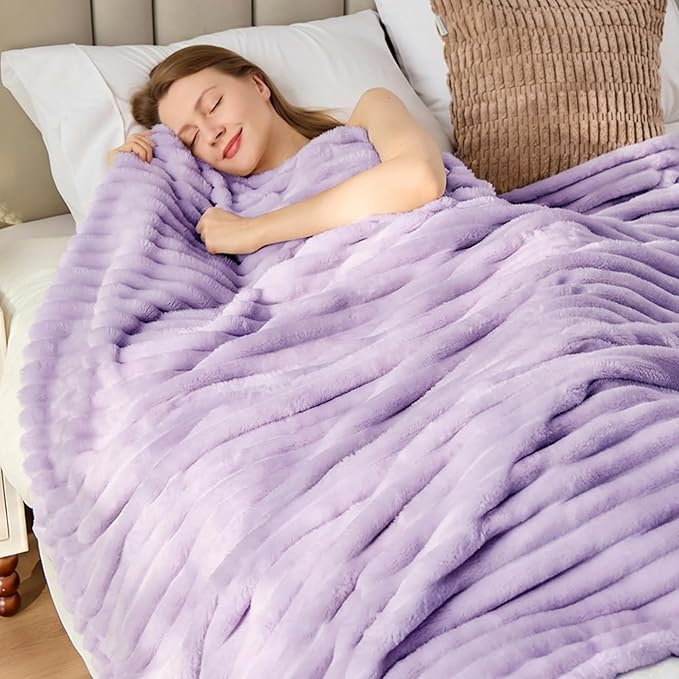 Light Purple Fleece Throw Blanket for Couch, Super Soft Cozy Blanket for Home Decor, Perfect Cozy Gifts for Women Men Gifts, Lightweight All Season Couch Blanket, 50x70 Inches