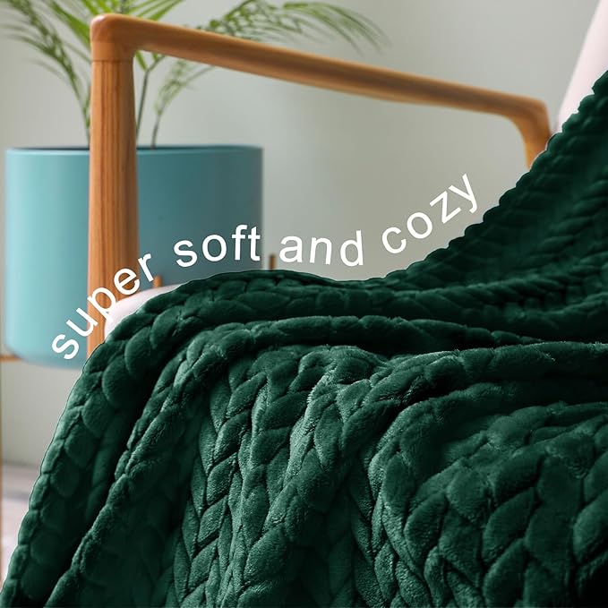 Exclusivo Mezcla Fleece King Size Blanket for Bed, 90x104 Inches Soft Cozy Jacquard Flannel Blankets, Lightweight Fuzzy Plush Warm for Women, Forest Green