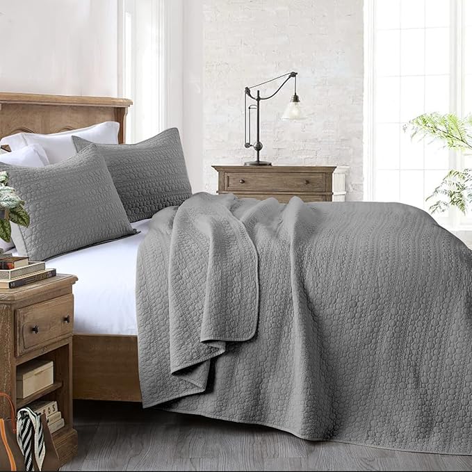 HORIMOTE HOME Quilt Set King Size Grey, Classic Geometric Spots Stitched Pattern, Pre-Washed Microfiber Chic Rustic Look, Ultra Soft Lightweight Quilted Bedspread for All Season, 3 Pieces