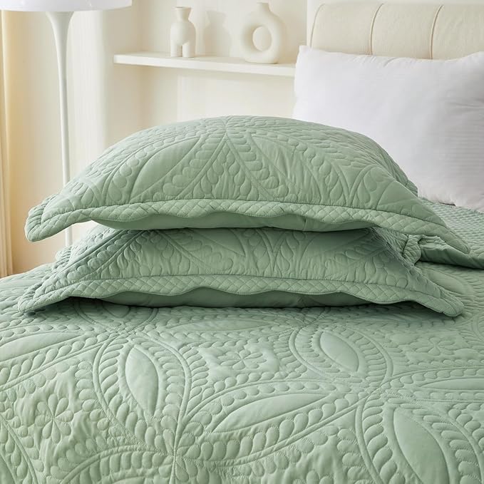 Cmfshape Oversize King Bedspread 120"x120",3 Piece California King Quilt,Lightweight Green Quilt Set for All Season,Modern Coin Pattern Bedding Set