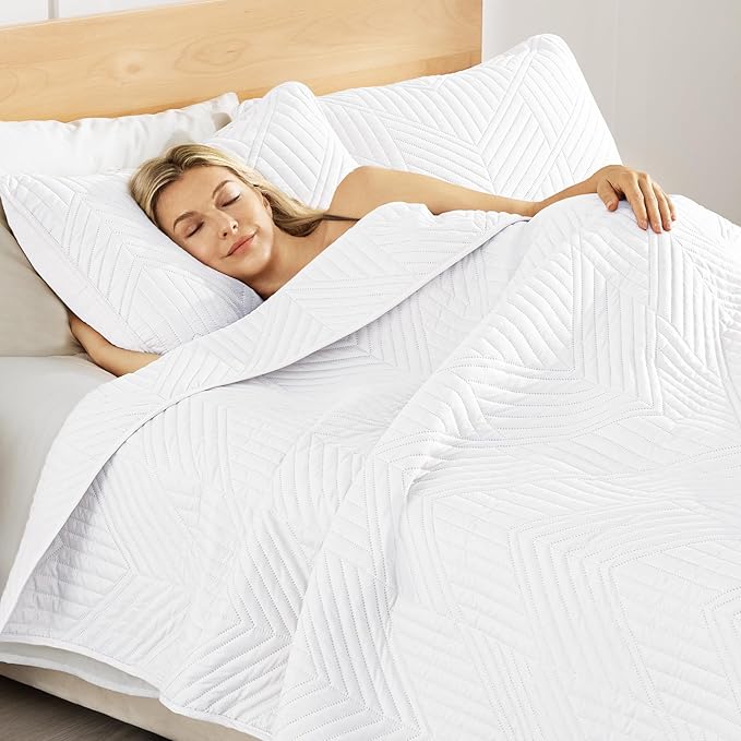 Exclusivo Mezcla Ultrasonic Full Queen Quilt Bedding Set, Lightweight White Bedspreads Soft Modern Geometric Coverlet Set for All Seasons (1 Quilt and 2 Pillow Shams)