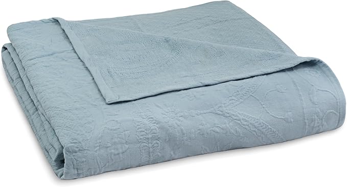 King Charles Modern Farmhouse Floral Matelasse Coverlet, Full/Queen, Blue