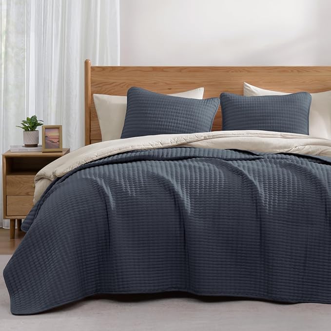 WRENSONGE King Size Quilt-3 Pieces Lightweight Blue Grey Bedspreads King Quilt Bedding Set for All Seasons, Soft Summer Coverlet with 2 Pillow Shams Suitable for Bed, Couch, Quilt Blanket