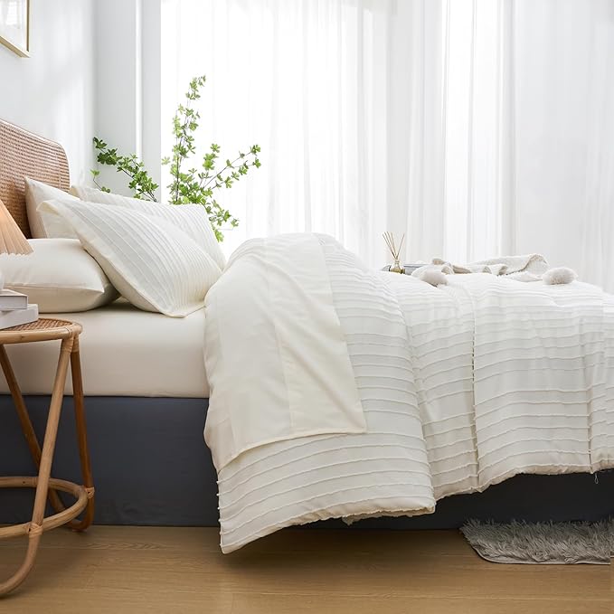 WURUIBO Comforter Set Size, White Comforter Set King Size, 7 Pieces Bed in a Bag, Ultra Soft Queen Bedding Set, Bed Set for All Seasons, Flat Sheet, Fitted Sheet, Pillowcases, Pillow Shams